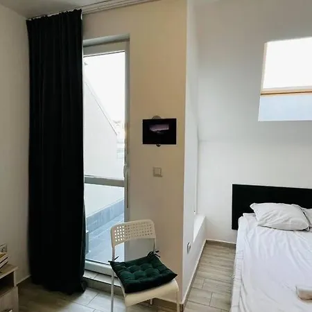 Little Jack With Terrace Apartment